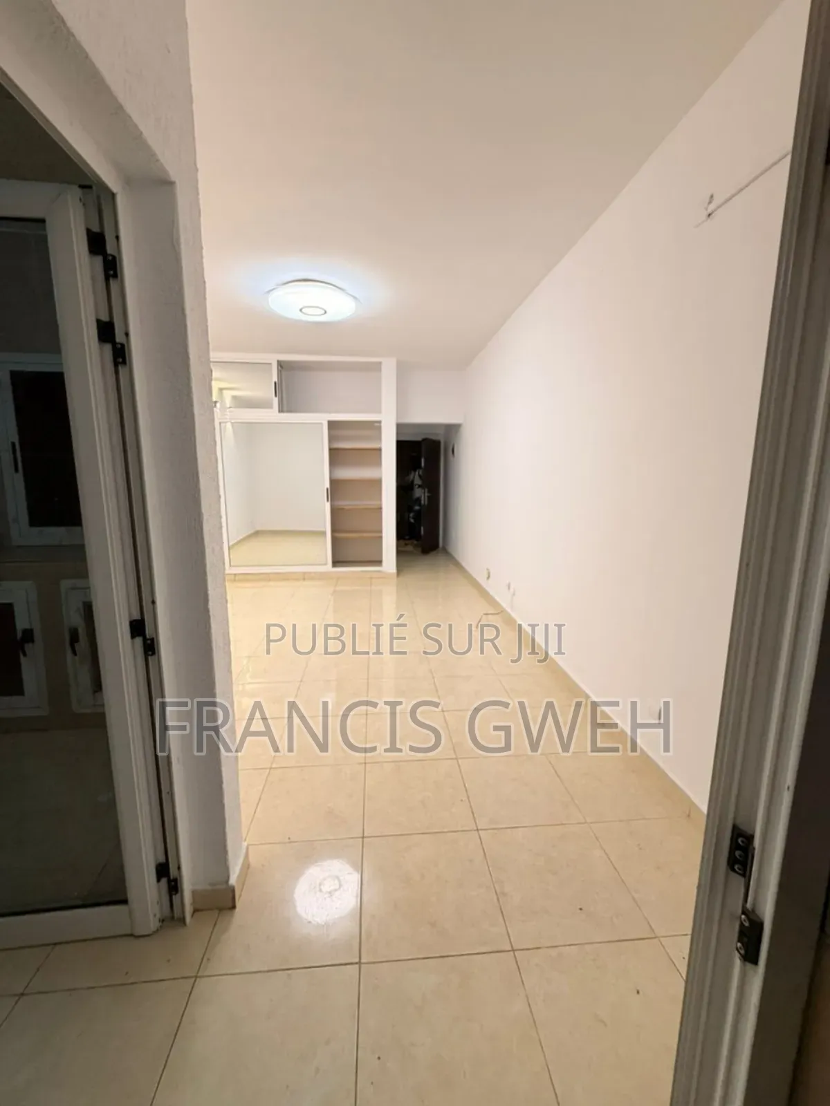 1chbre Appartement dans Francis Gweh, Cocody à Louer
