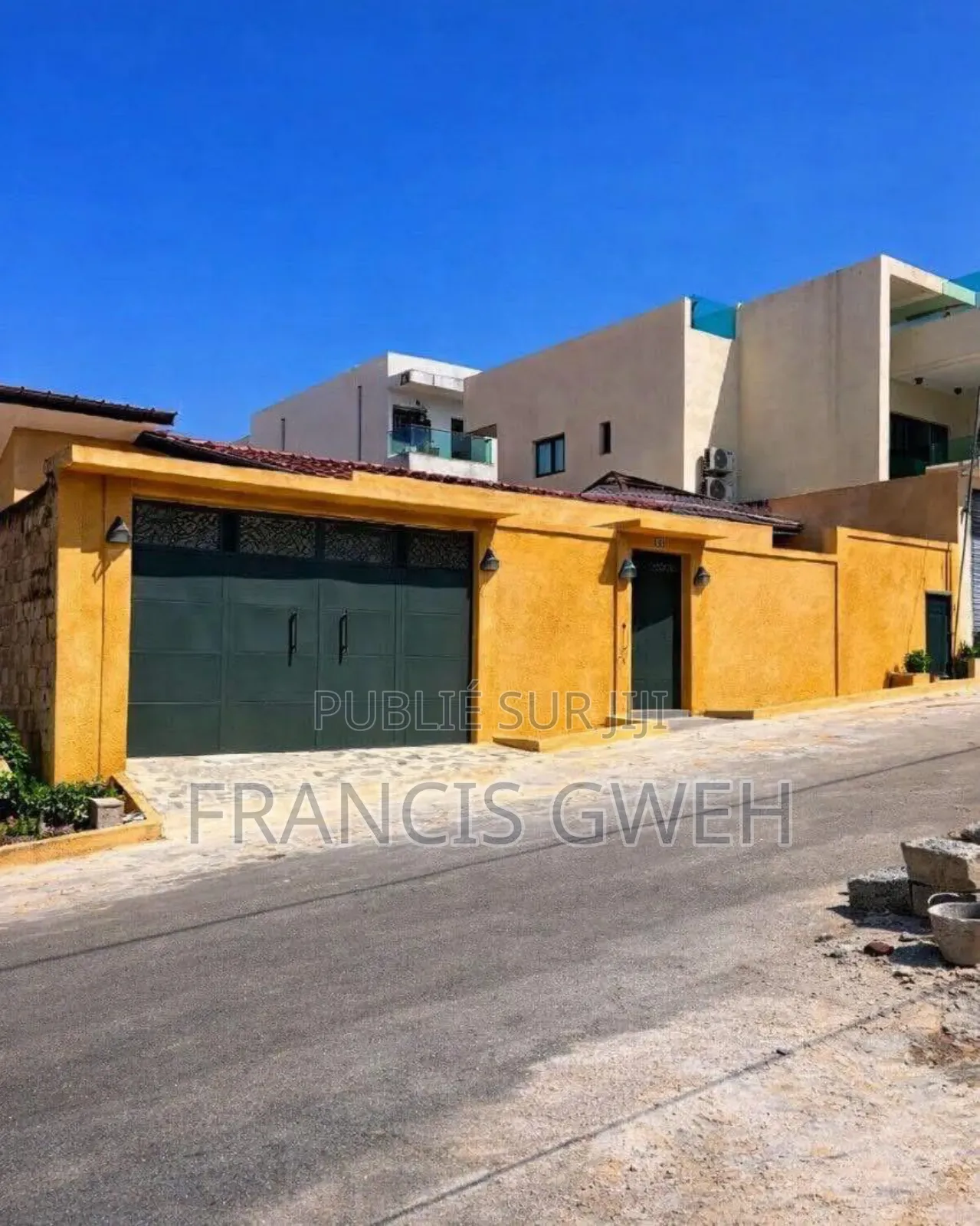 3chbre Duplex dans Francis Gweh, Cocody à Louer