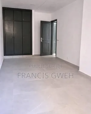 3chbre Duplex dans Francis Gweh, Cocody à Louer