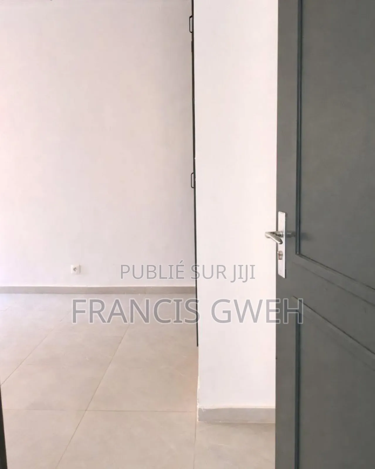 3chbre Duplex dans Francis Gweh, Cocody à Louer