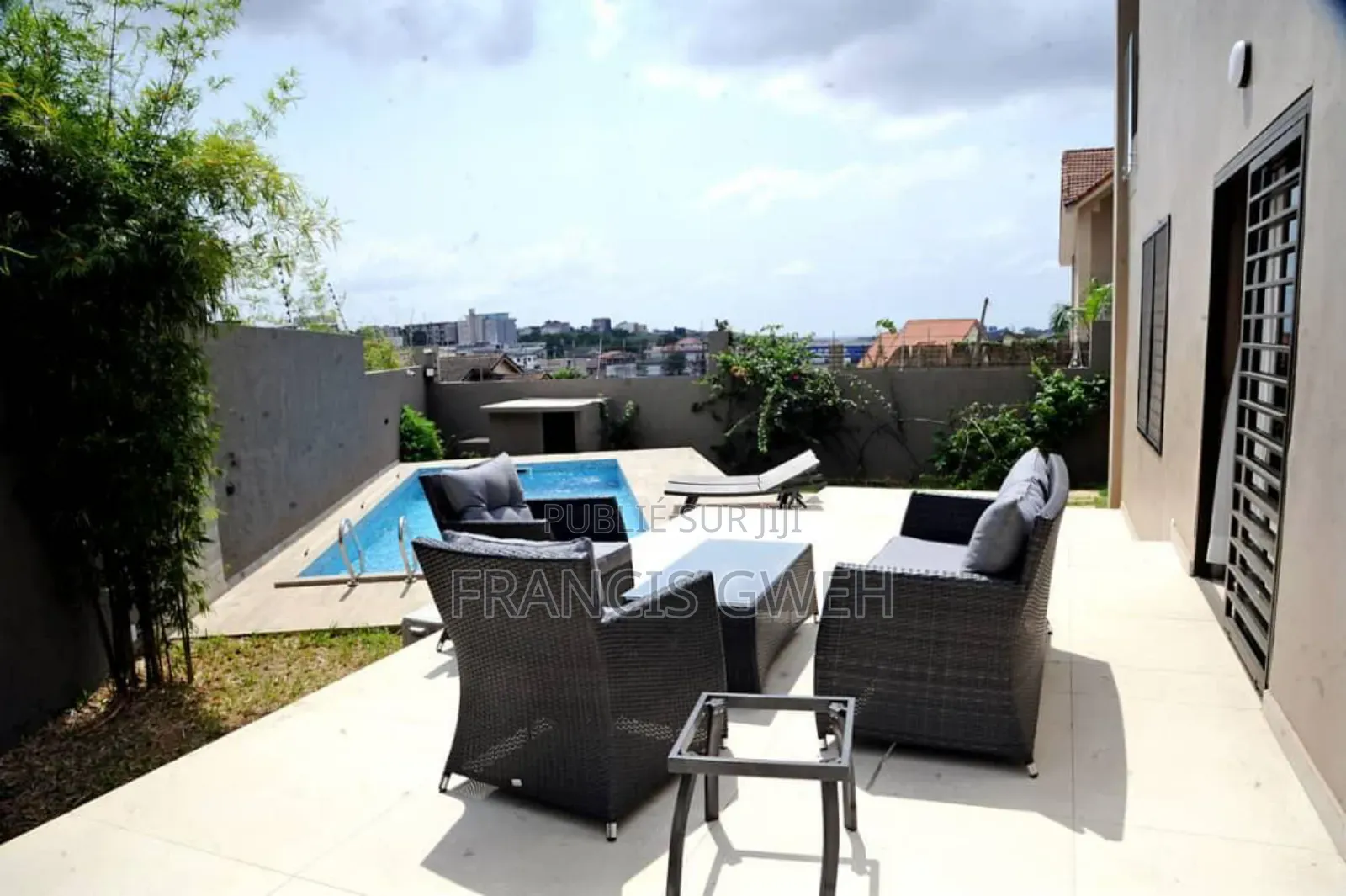 Meublé 5chbre Duplex dans Francis Gweh, Cocody à Vendre