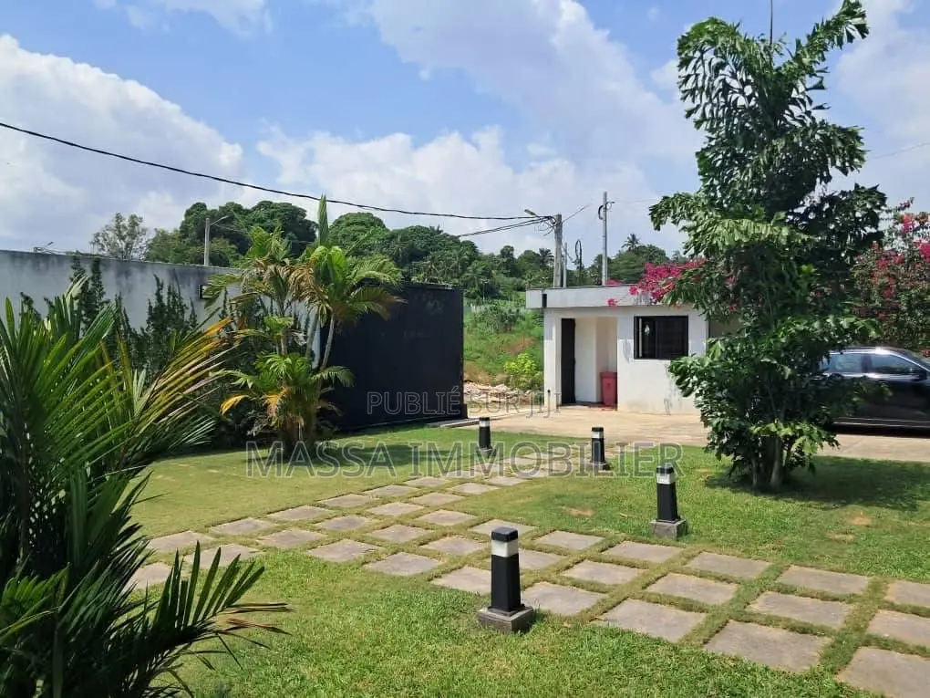 6chbre Duplex dans Massa Immobilier, Cocody à Vendre