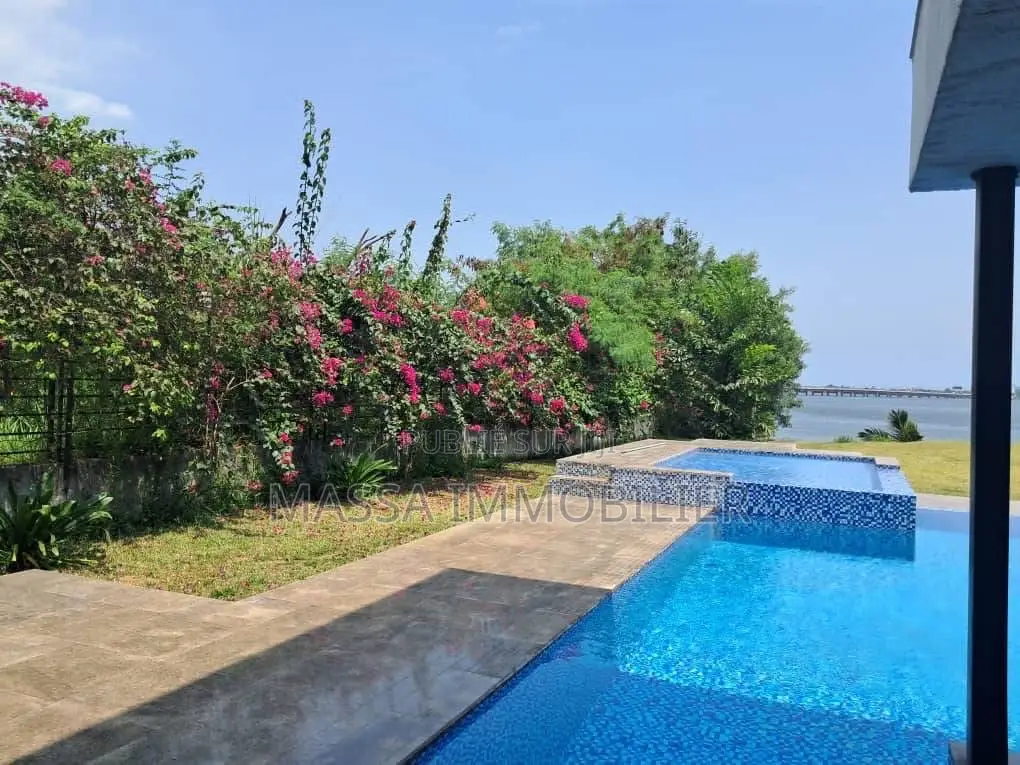 6chbre Duplex dans Massa Immobilier, Cocody à Vendre