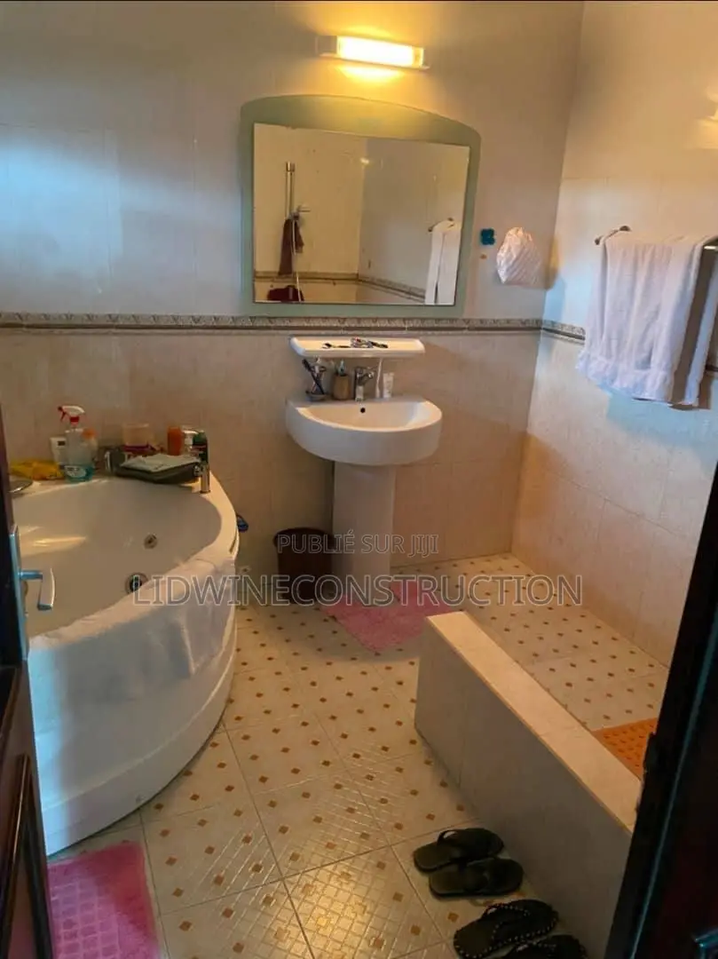 7chbre Duplex dans Cocody à Louer