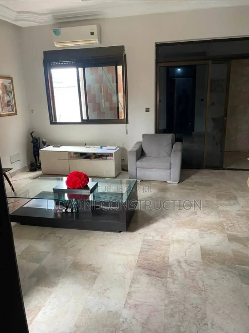 7chbre Duplex dans Cocody à Louer