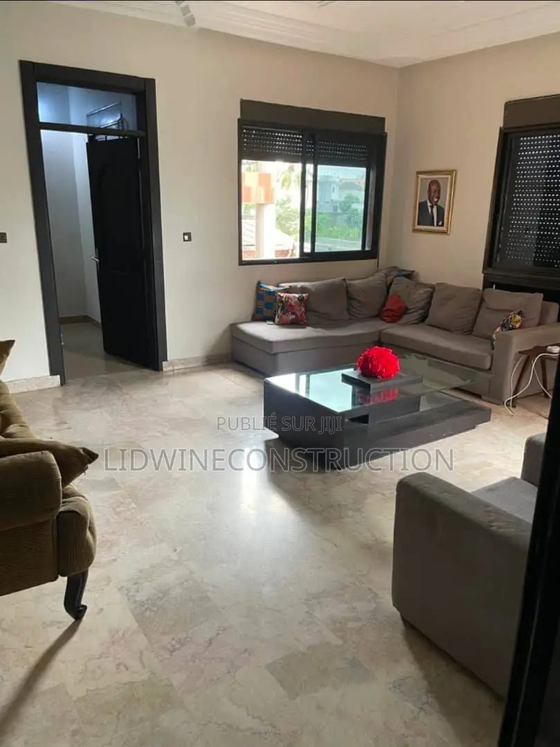 7chbre Duplex dans Cocody à Louer