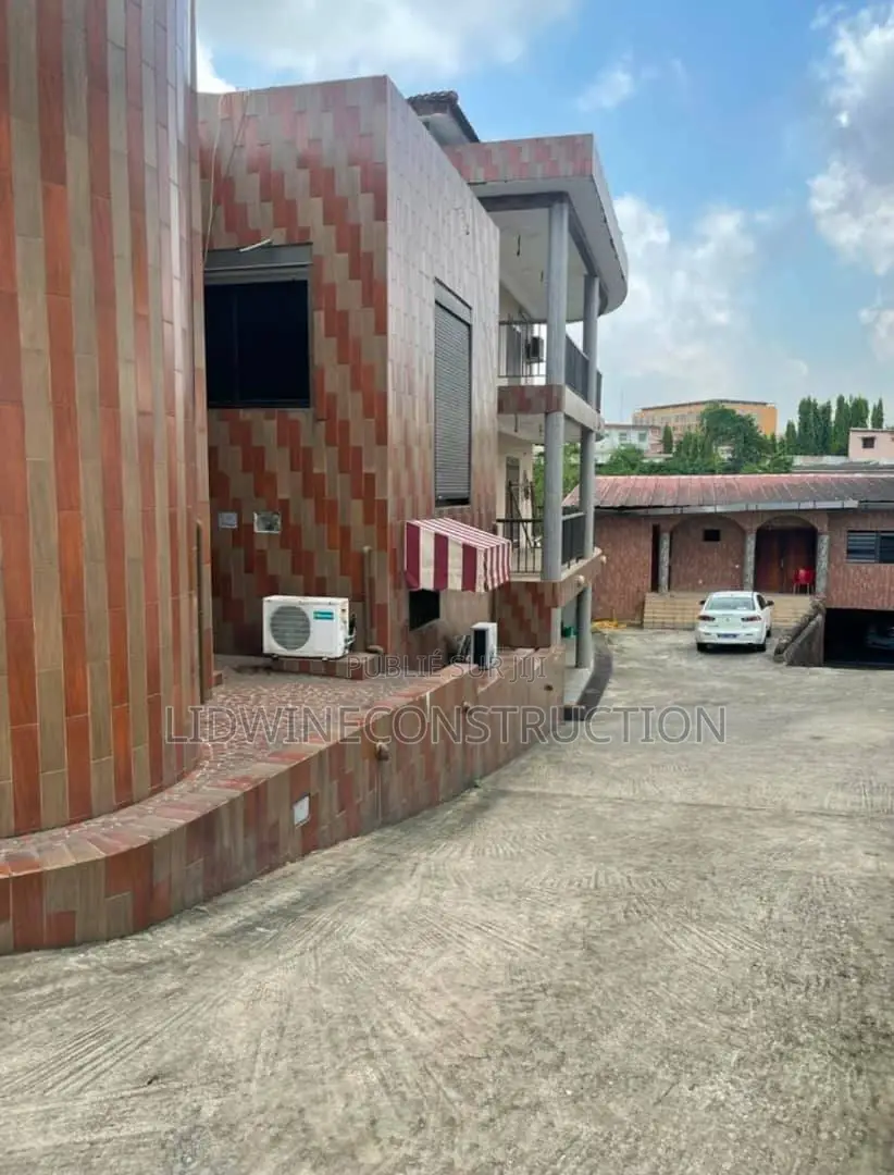 7chbre Duplex dans Cocody à Louer