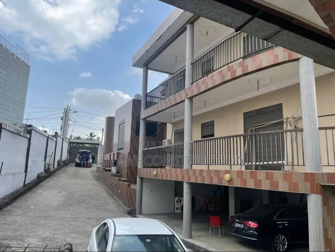 7chbre Duplex dans Cocody à Louer