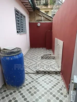 2chbre Villa dans Francis Gweh, Cocody à Vendre