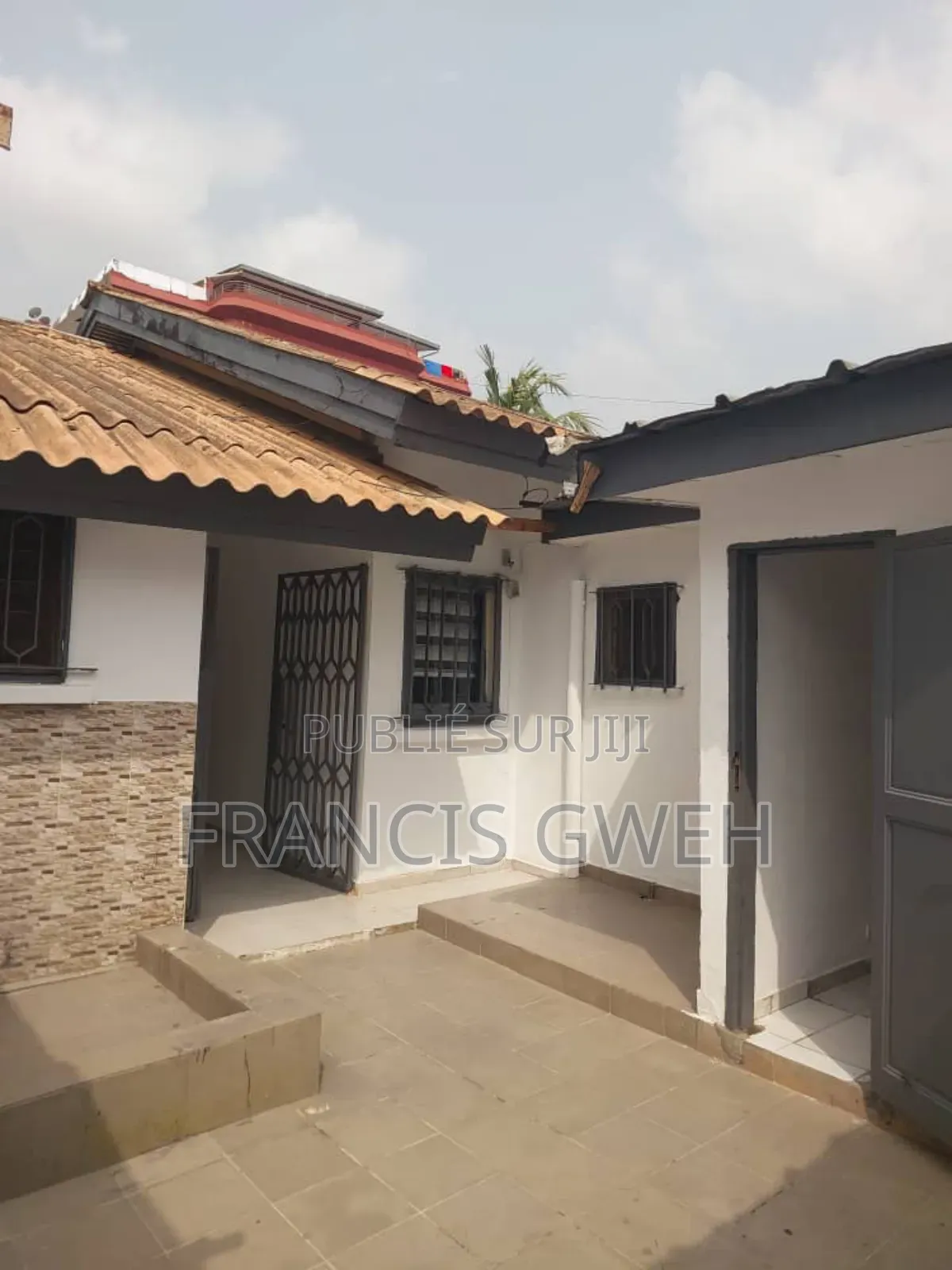 2chbre Villa dans Francis Gweh, Cocody à Vendre