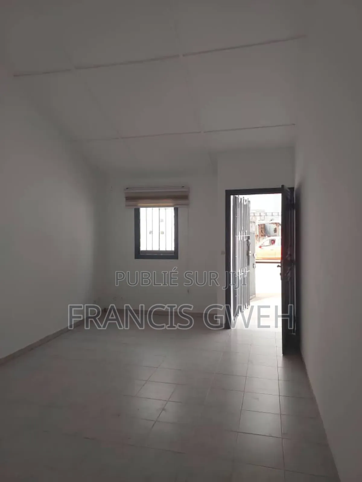 2chbre Villa dans Francis Gweh, Cocody à Vendre