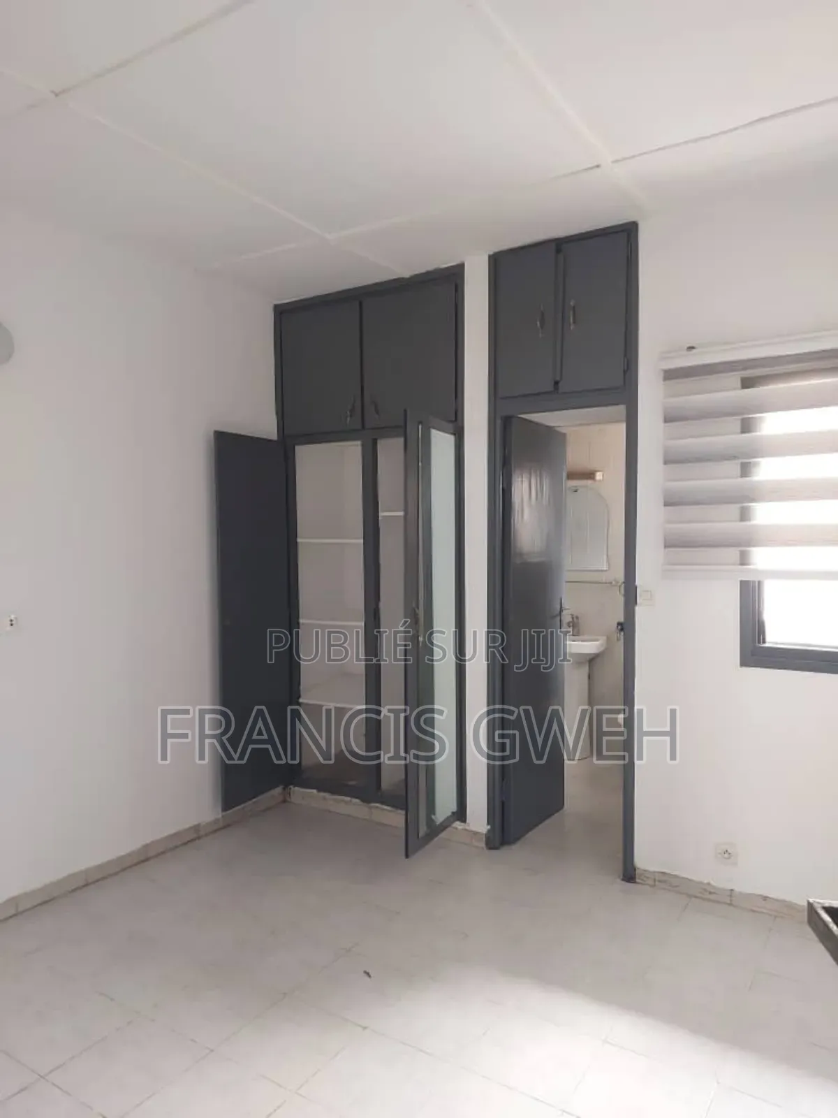 2chbre Villa dans Francis Gweh, Cocody à Vendre