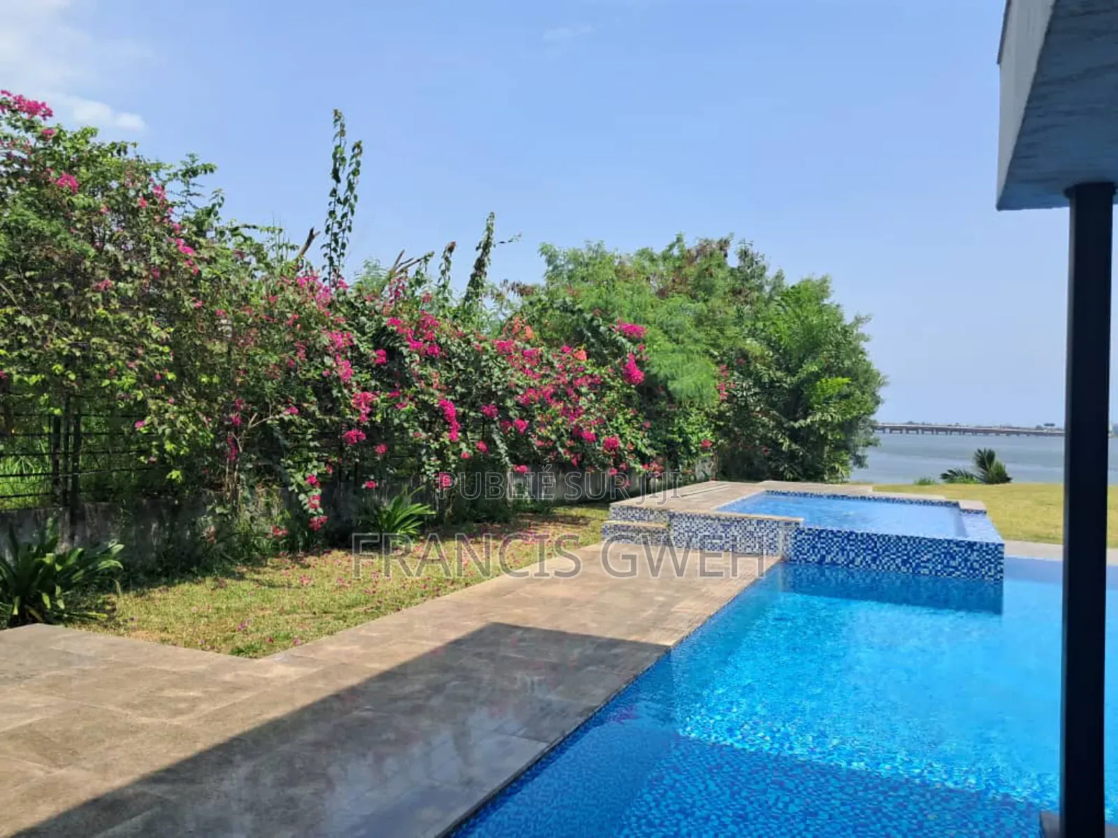 6chbre Duplex dans Francis Gweh, Cocody à Vendre