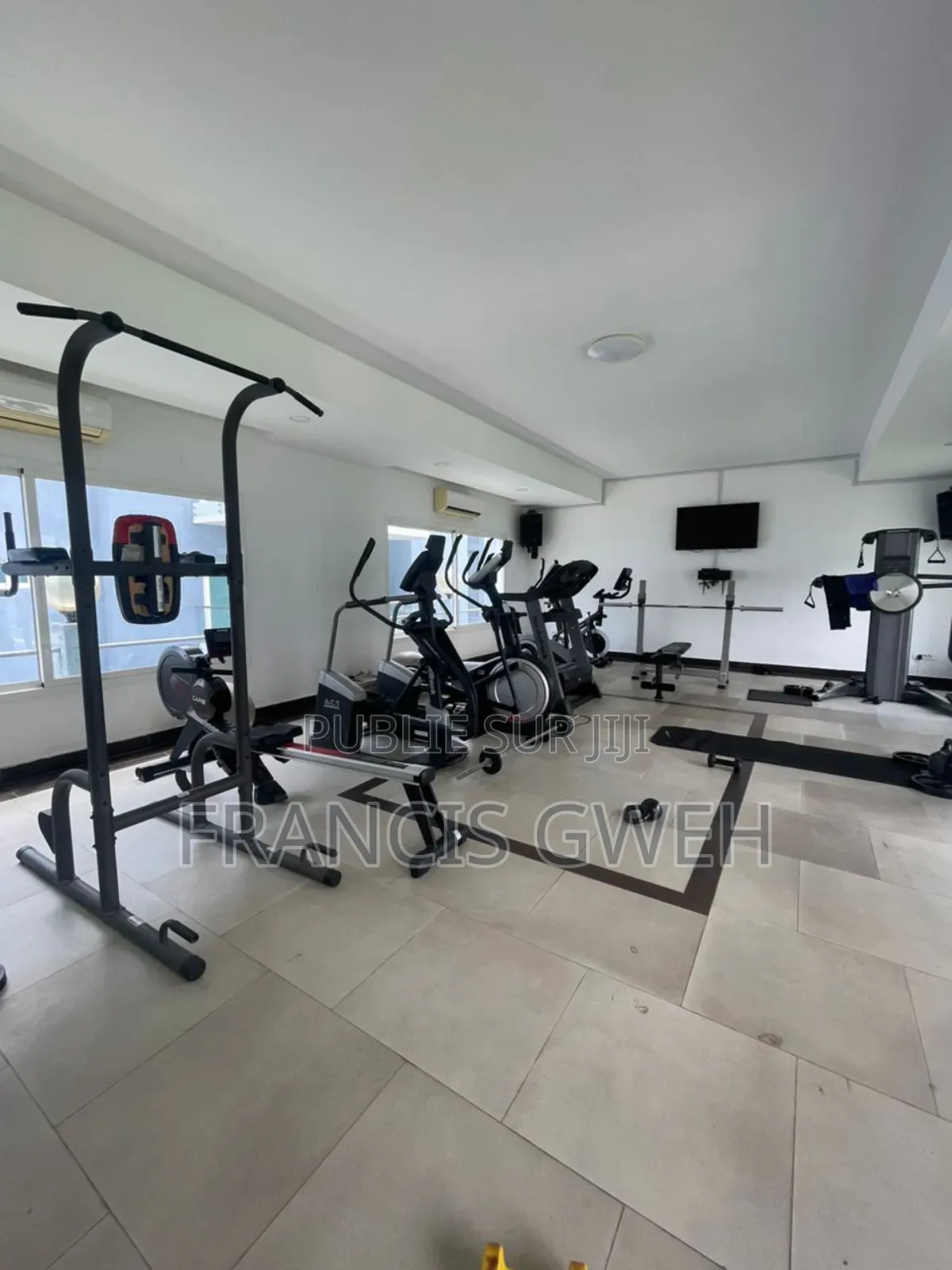3chbre Appartement dans Francis Gweh, Cocody à Louer