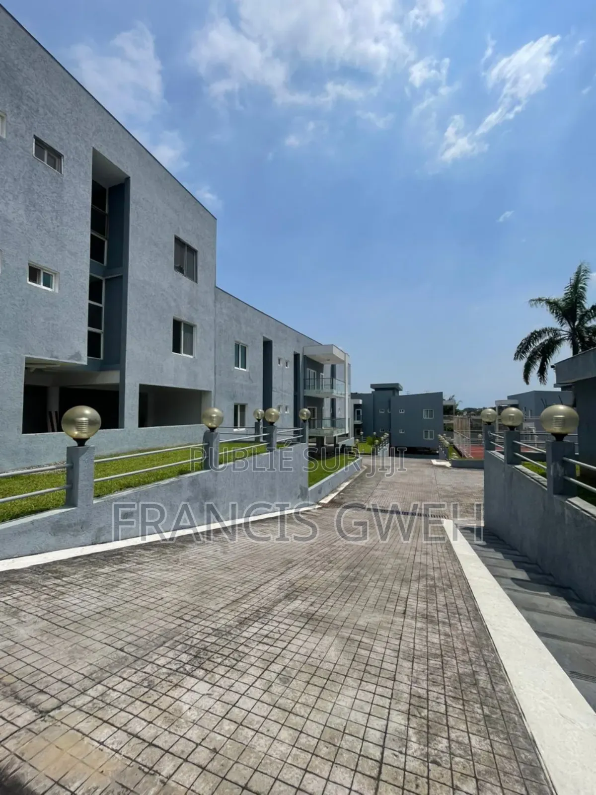 3chbre Appartement dans Francis Gweh, Cocody à Louer