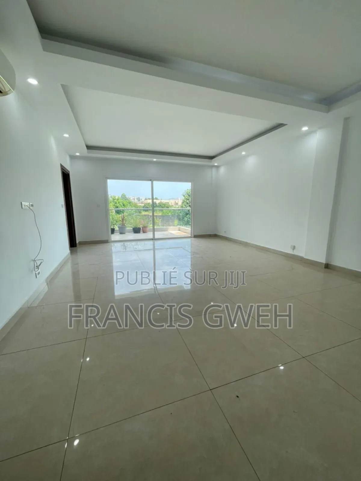 3chbre Appartement dans Francis Gweh, Cocody à Louer
