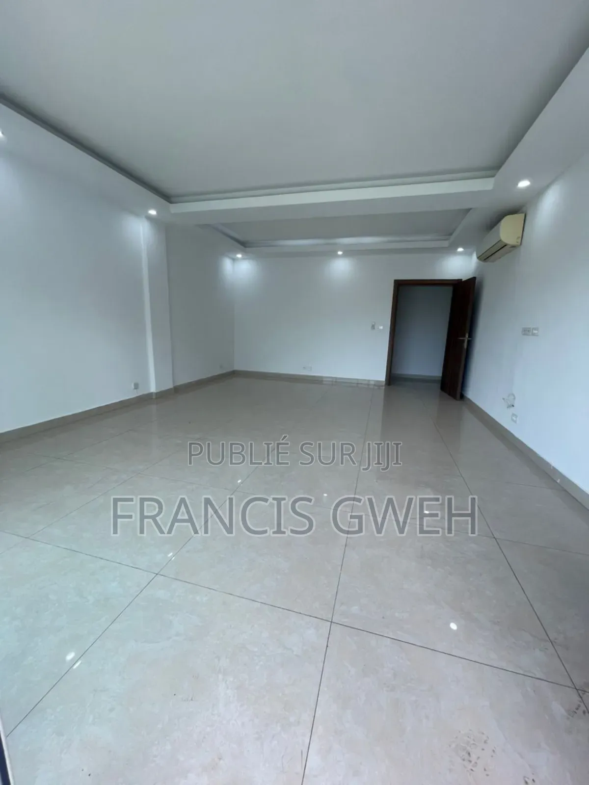 3chbre Appartement dans Francis Gweh, Cocody à Louer