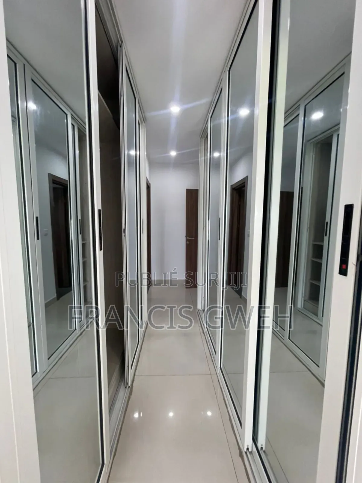 3chbre Appartement dans Francis Gweh, Cocody à Louer