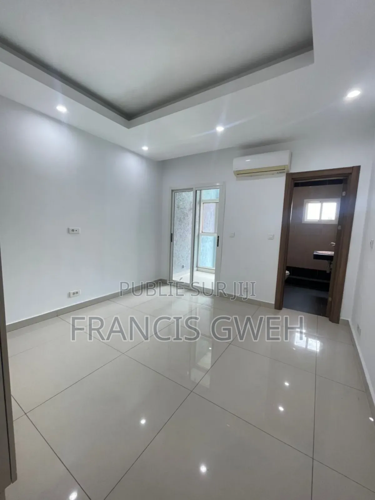 3chbre Appartement dans Francis Gweh, Cocody à Louer