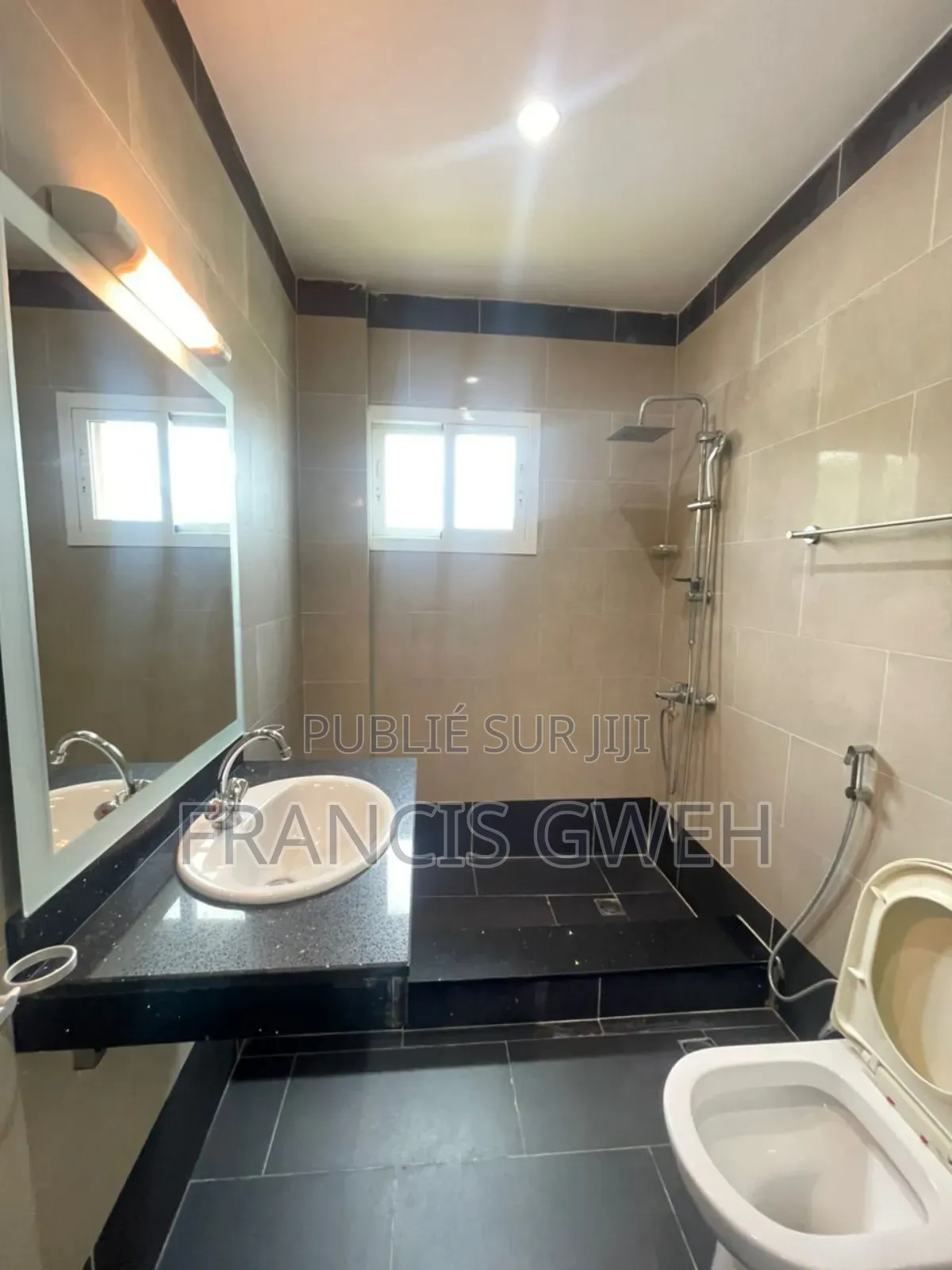3chbre Appartement dans Francis Gweh, Cocody à Louer