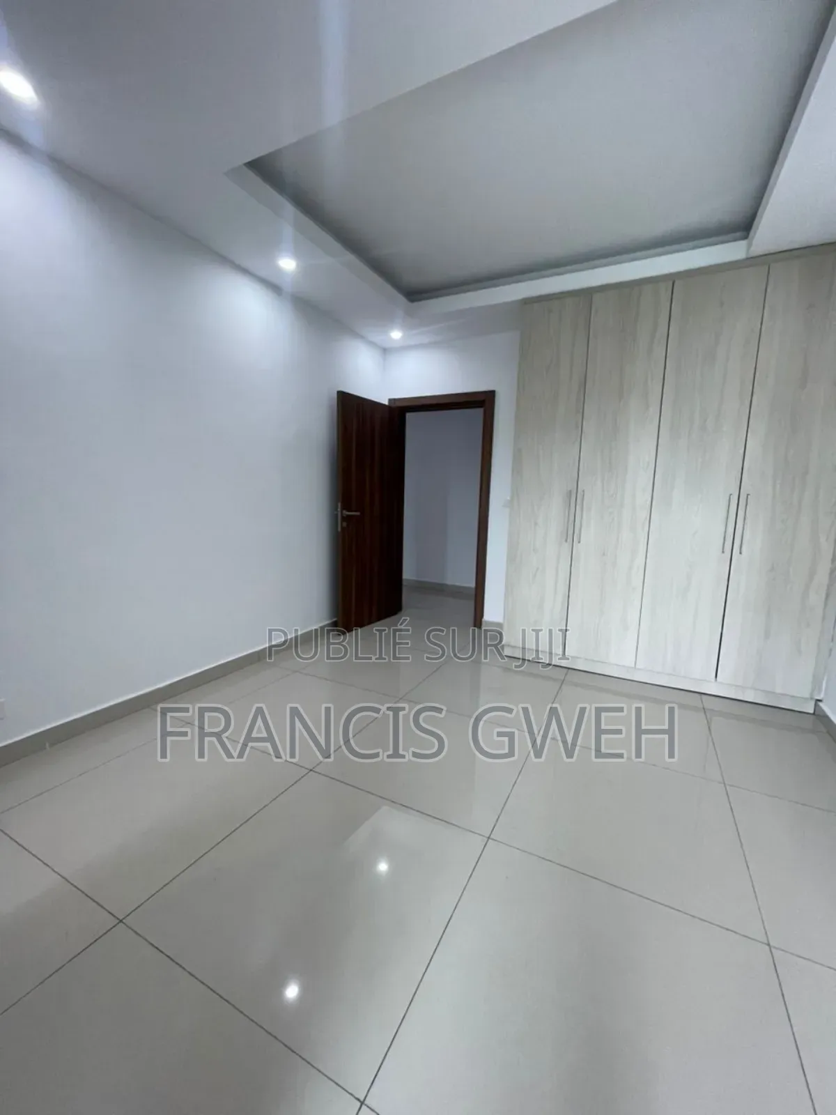 3chbre Appartement dans Francis Gweh, Cocody à Louer