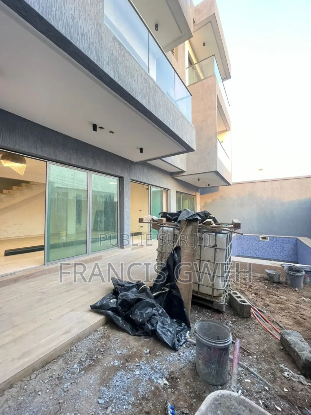 5chbre Duplex dans Francis Gweh, Cocody à Louer