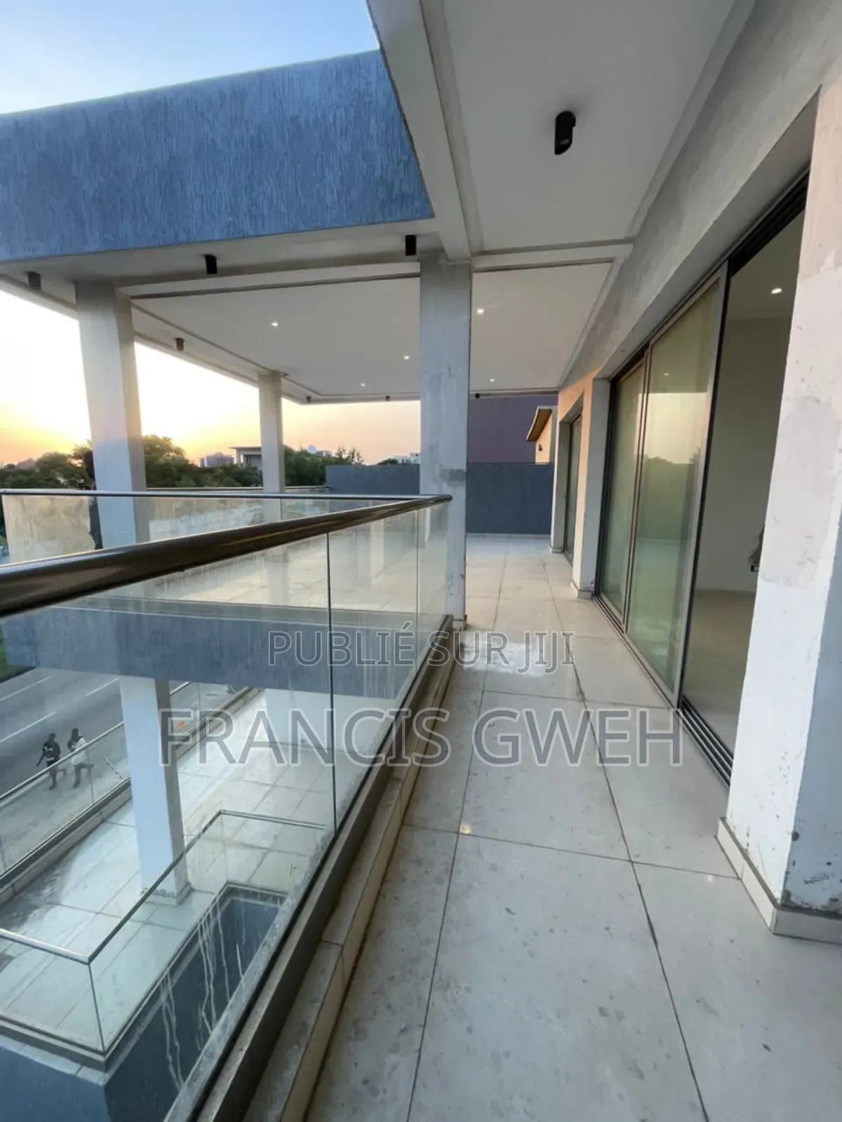 5chbre Duplex dans Francis Gweh, Cocody à Louer