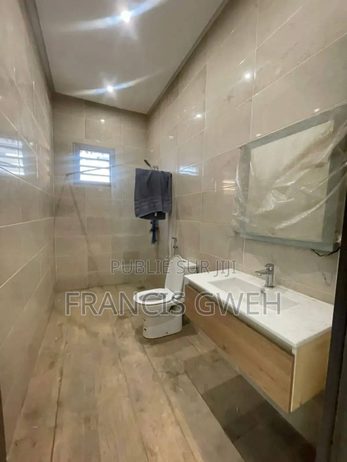5chbre Duplex dans Francis Gweh, Cocody à Louer