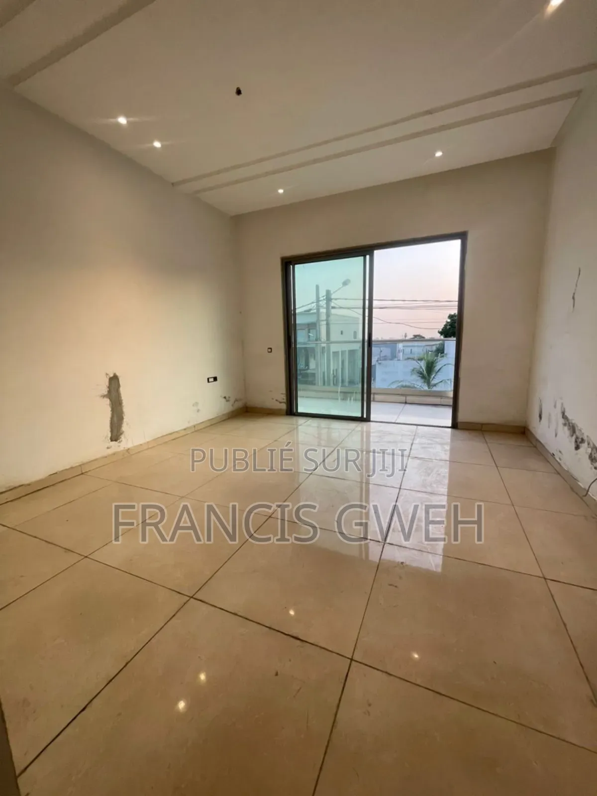 5chbre Duplex dans Francis Gweh, Cocody à Louer