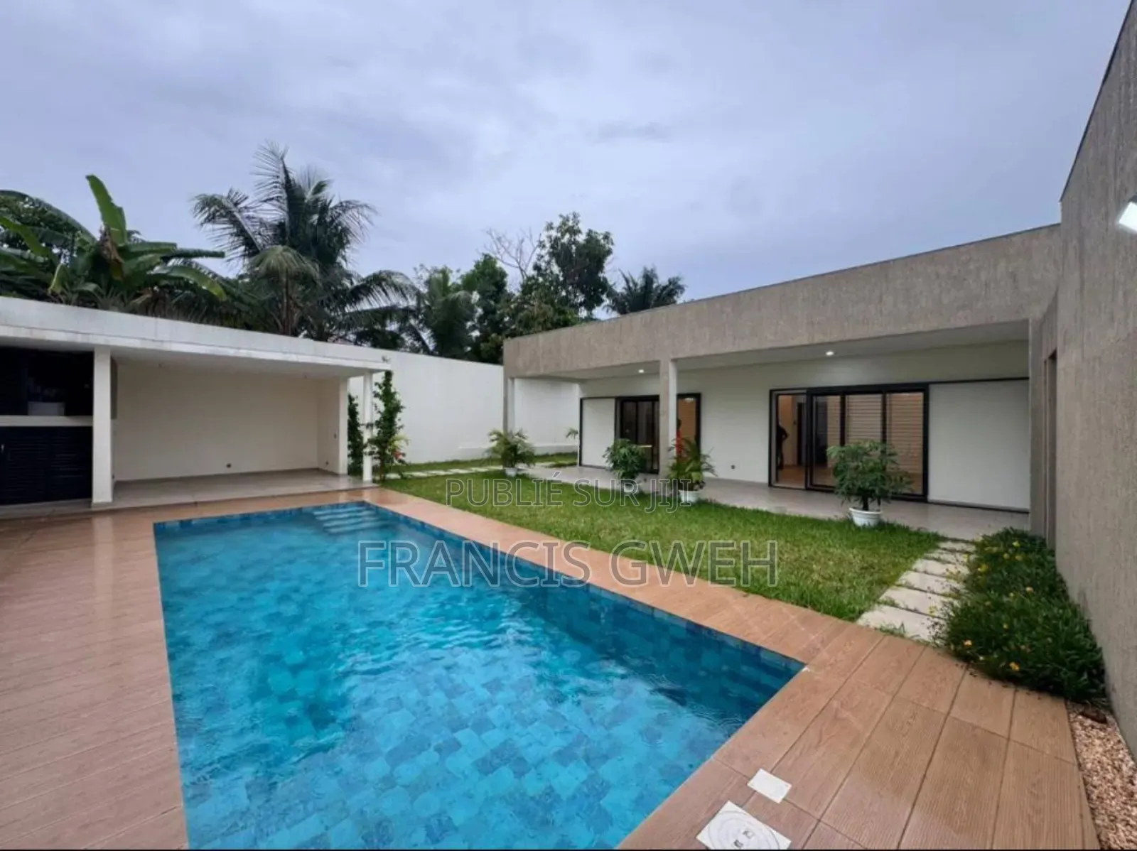 5chbre Villa dans Francis Gweh, Cocody à Louer