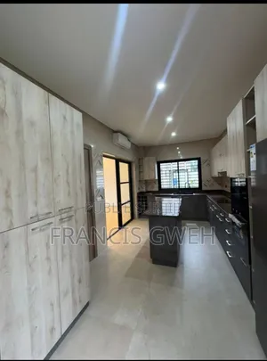 5chbre Villa dans Francis Gweh, Cocody à Louer