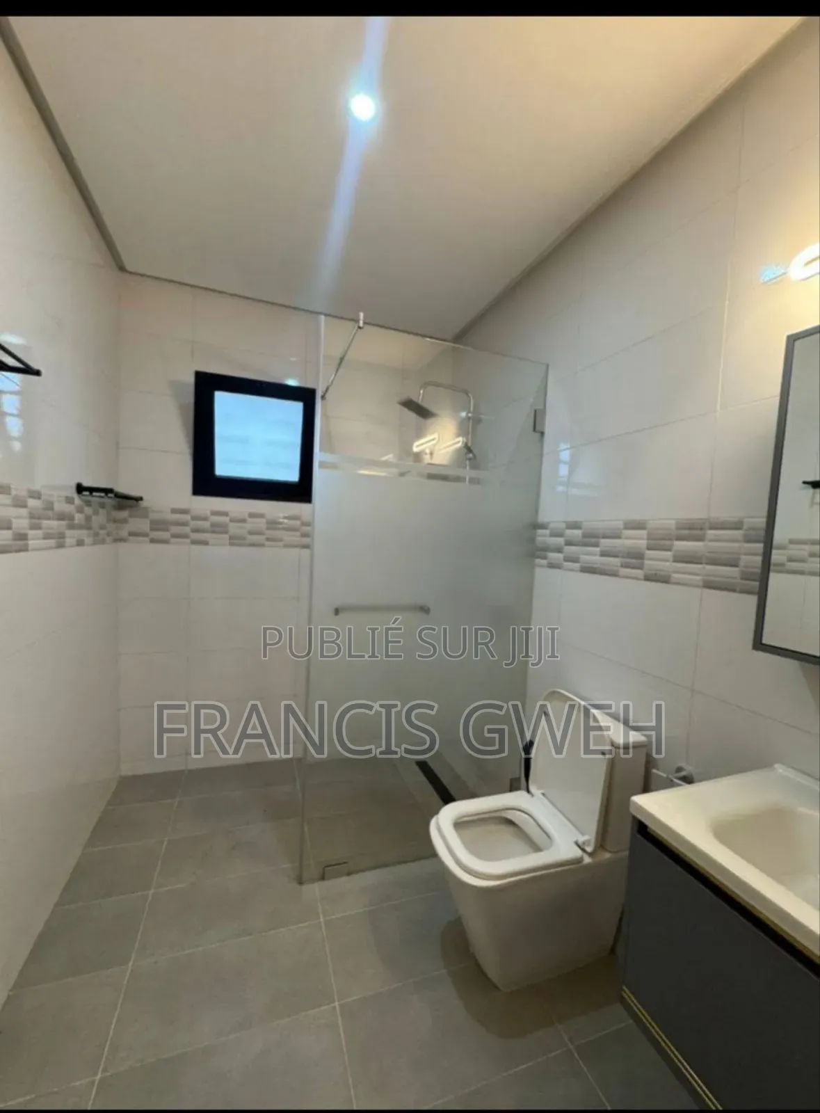 5chbre Villa dans Francis Gweh, Cocody à Louer