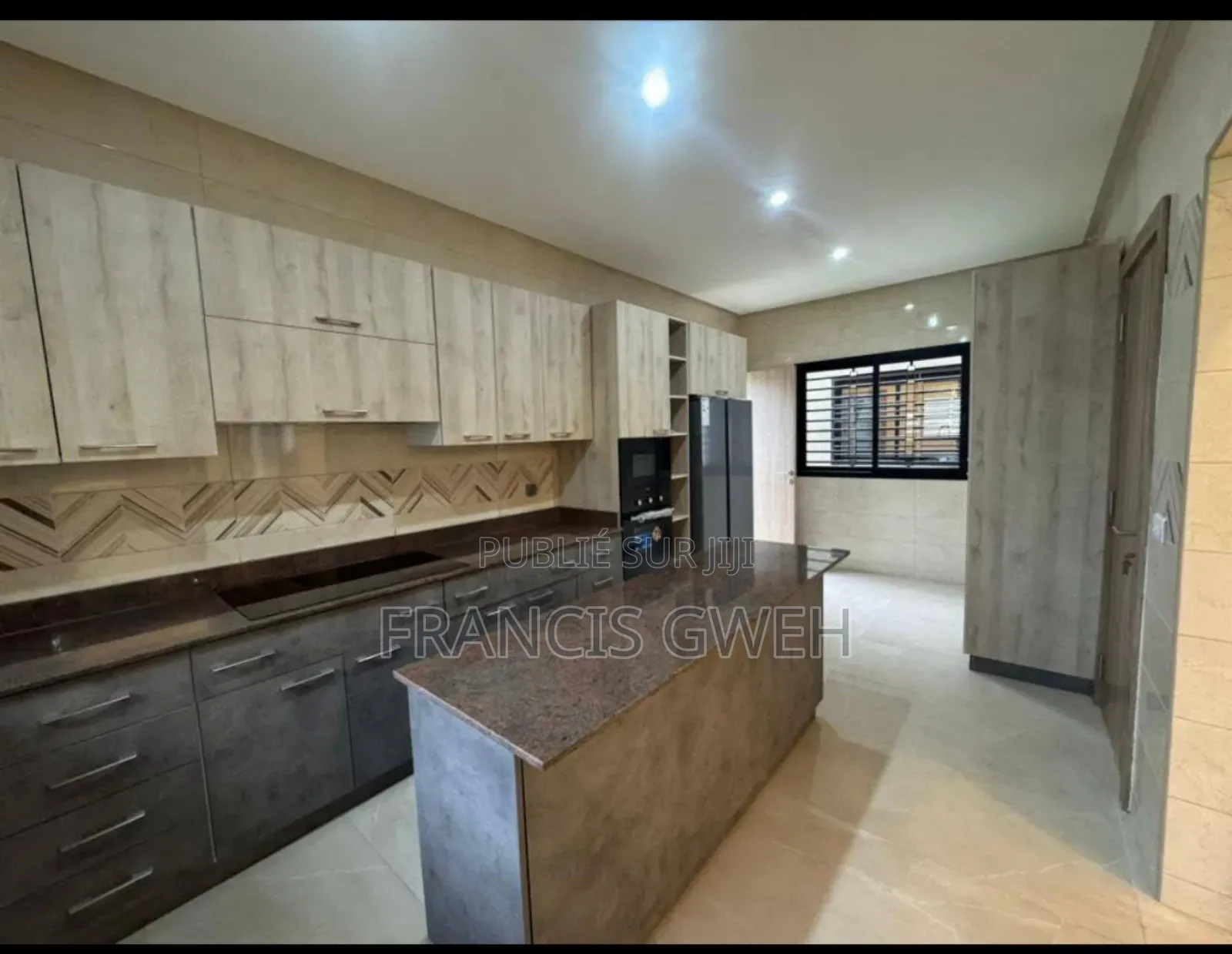 5chbre Villa dans Francis Gweh, Cocody à Louer