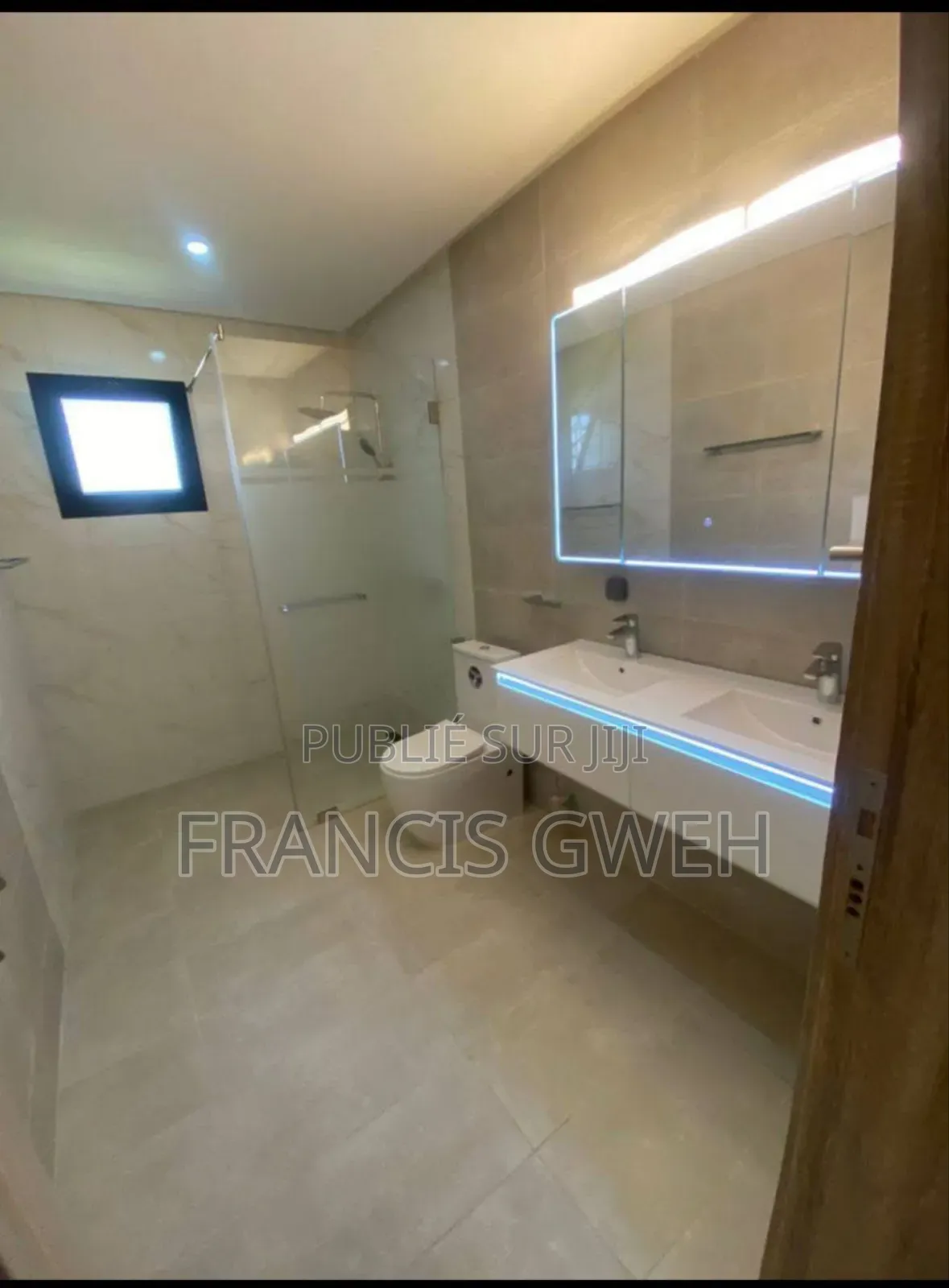 5chbre Villa dans Francis Gweh, Cocody à Louer