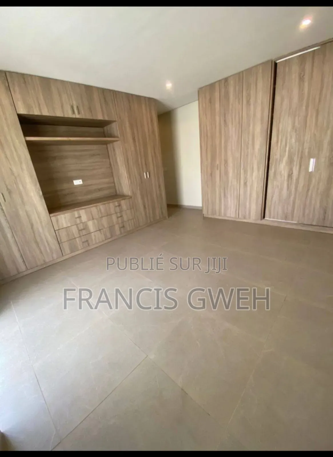 5chbre Villa dans Francis Gweh, Cocody à Louer