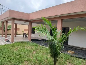 4chbre Villa dans Francis Gweh, Cocody à Louer