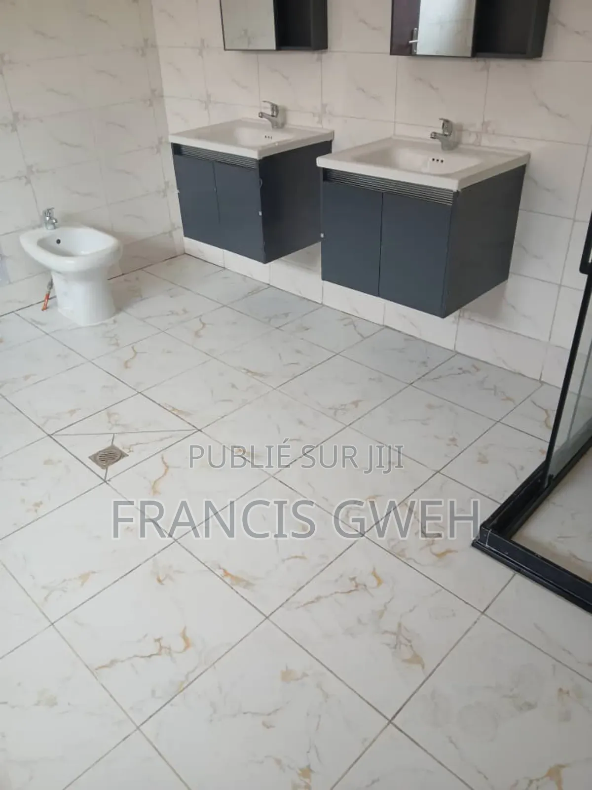 4chbre Villa dans Francis Gweh, Cocody à Louer