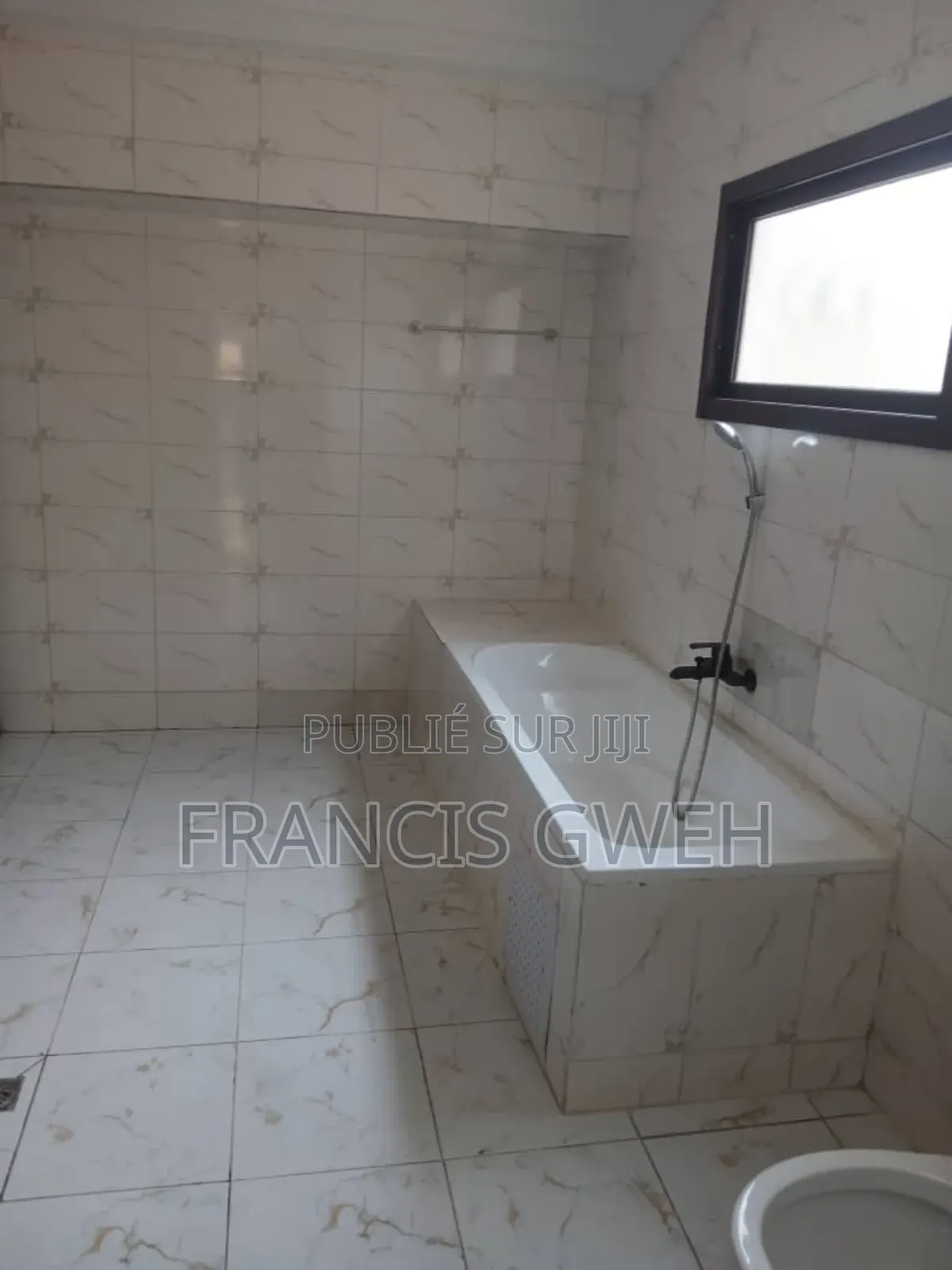 4chbre Villa dans Francis Gweh, Cocody à Louer