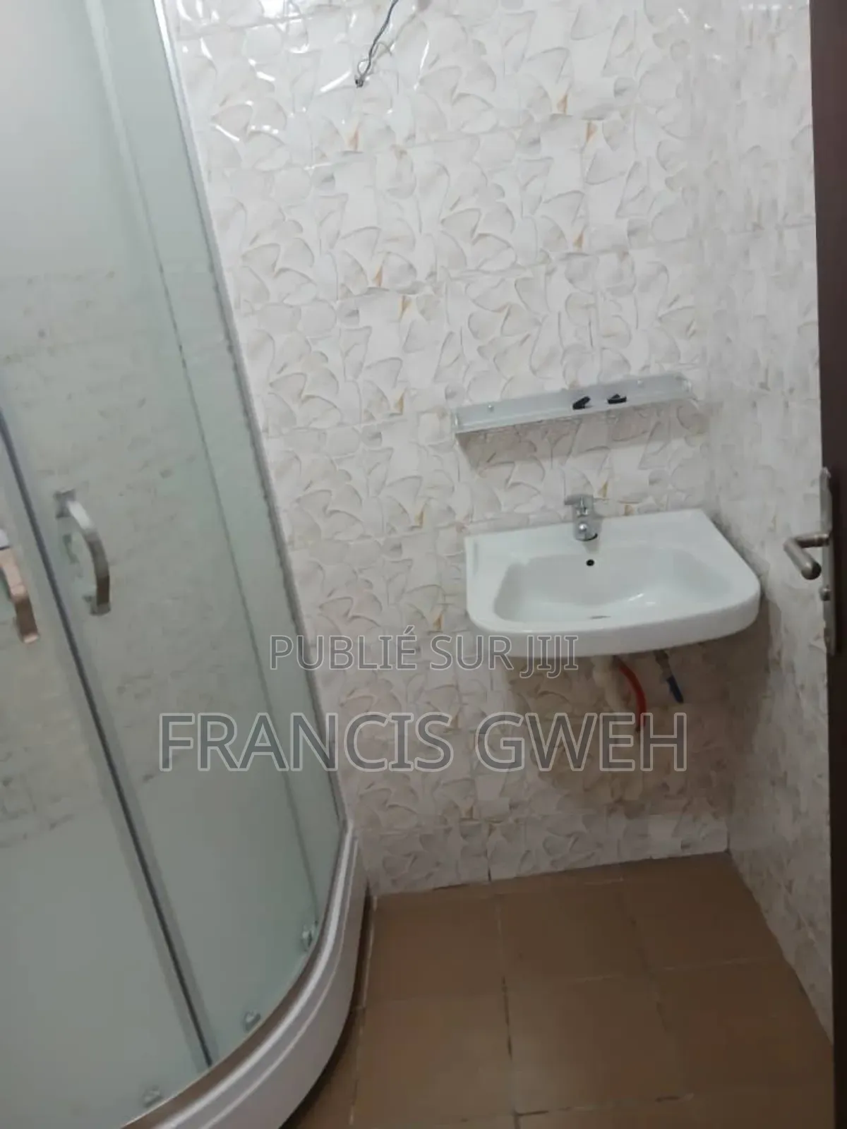 4chbre Villa dans Francis Gweh, Cocody à Louer