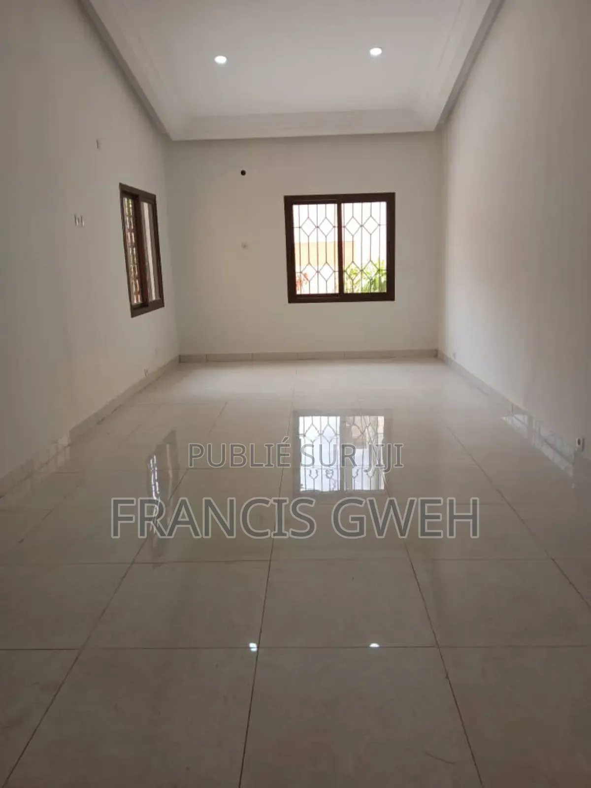 4chbre Villa dans Francis Gweh, Cocody à Louer
