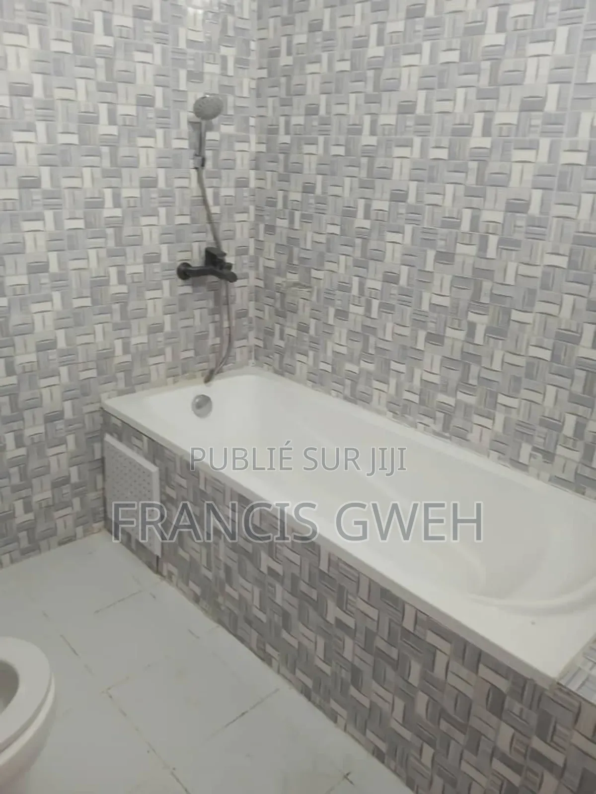 4chbre Villa dans Francis Gweh, Cocody à Louer