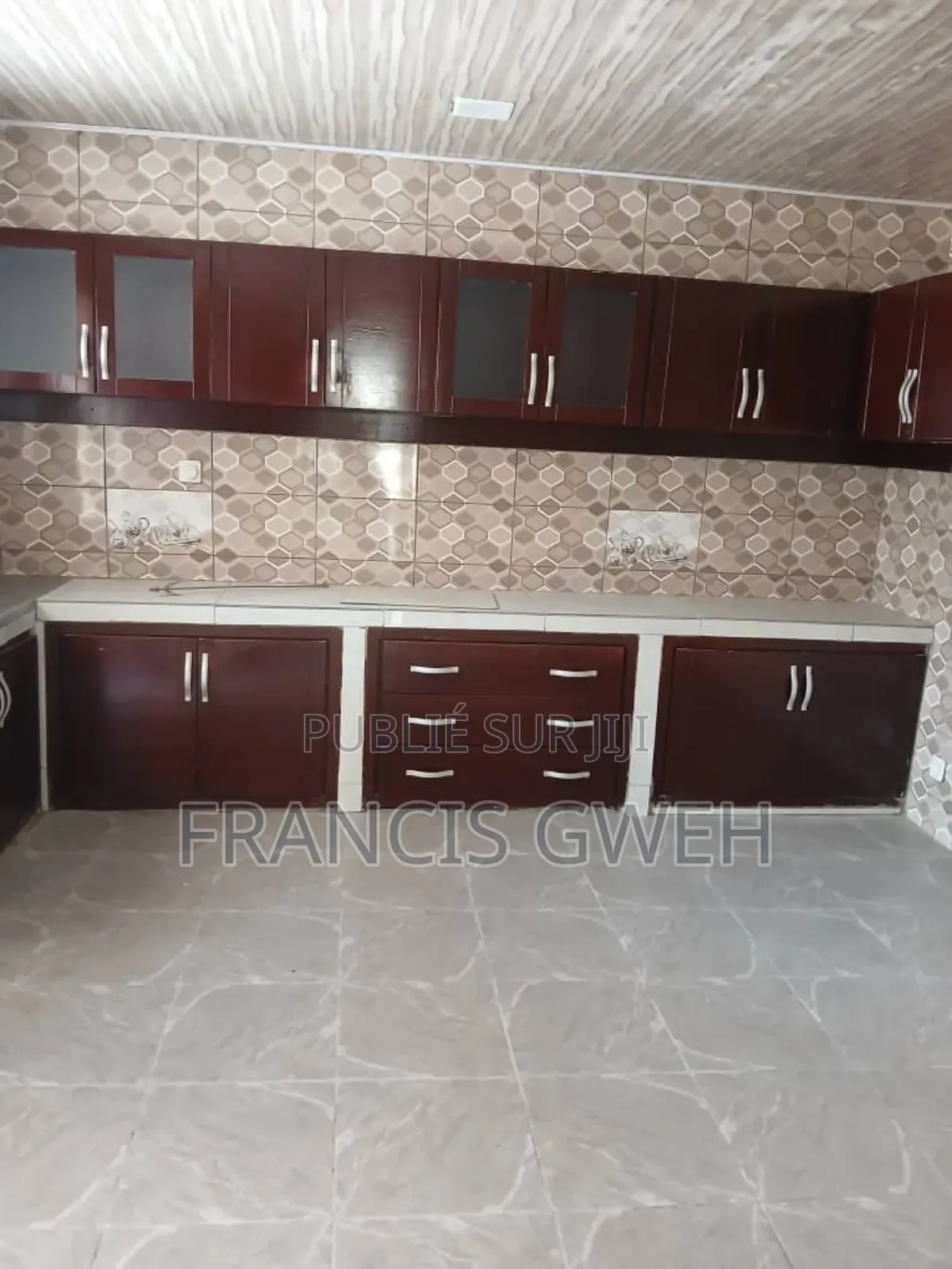 4chbre Villa dans Francis Gweh, Cocody à Louer