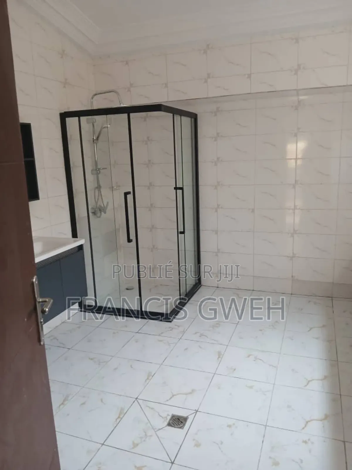 4chbre Villa dans Francis Gweh, Cocody à Louer