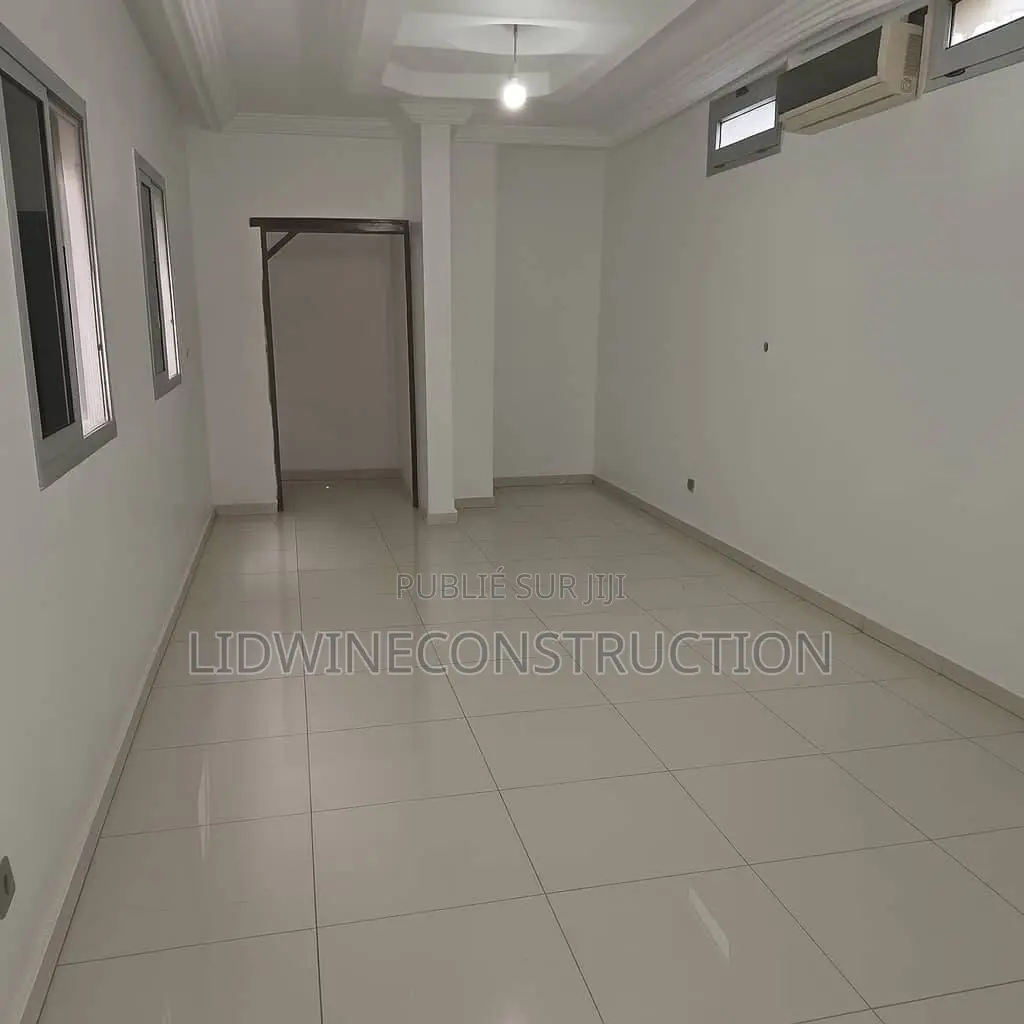 7chbre Villa dans Cocody à Louer