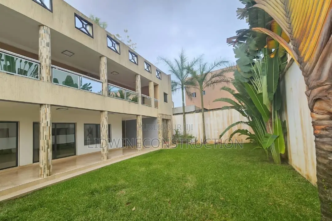 7chbre Villa dans Cocody à Louer