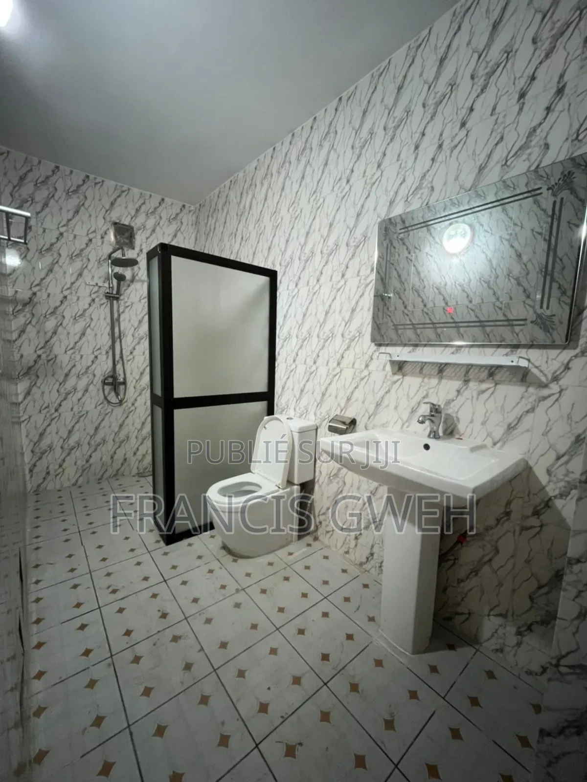 5chbre Villa dans Francis Gweh, Cocody à Vendre