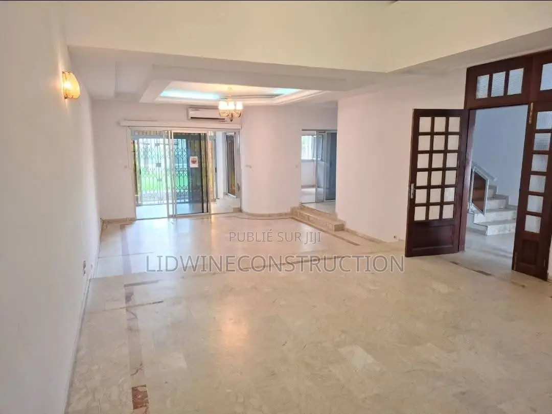 8chbre Villa dans Deux Plateaux à Louer