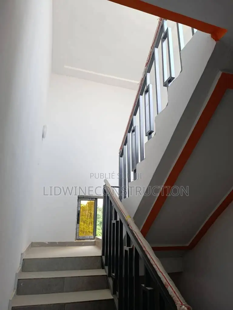 3chbre Villa dans Cocody à Vendre