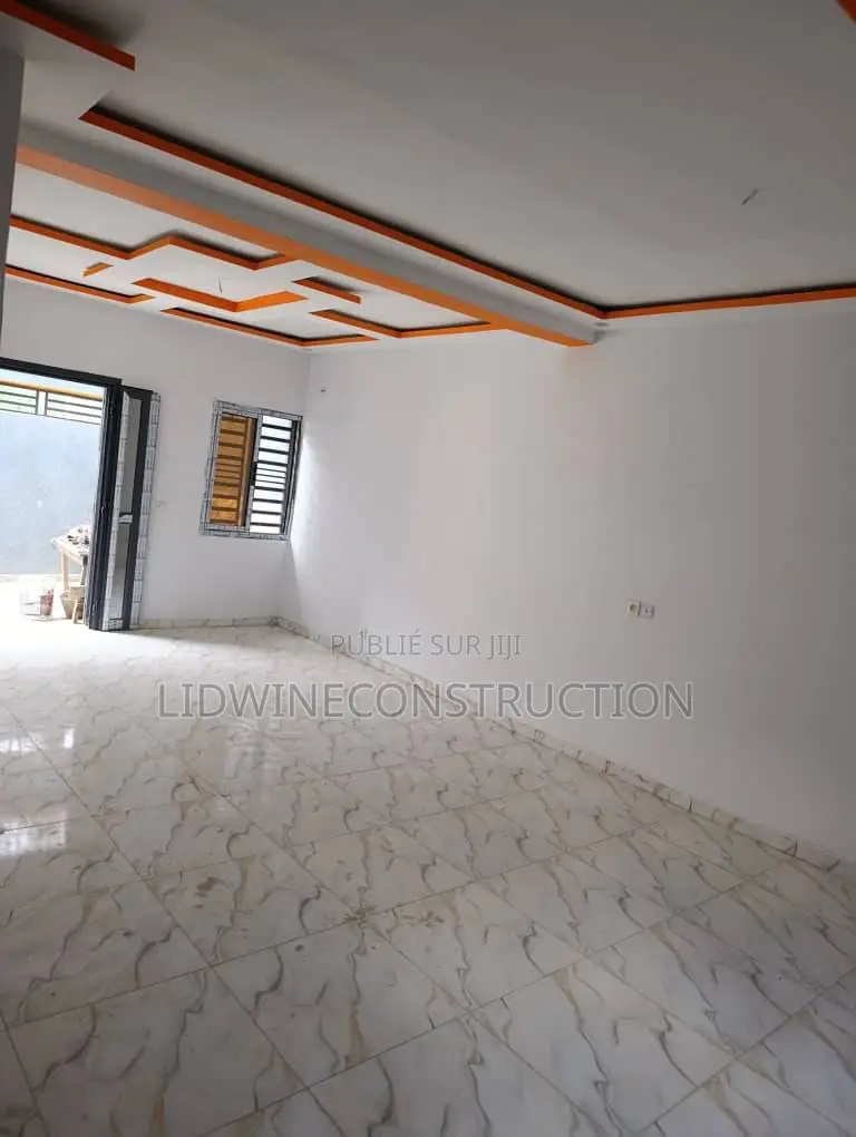 3chbre Villa dans Cocody à Vendre