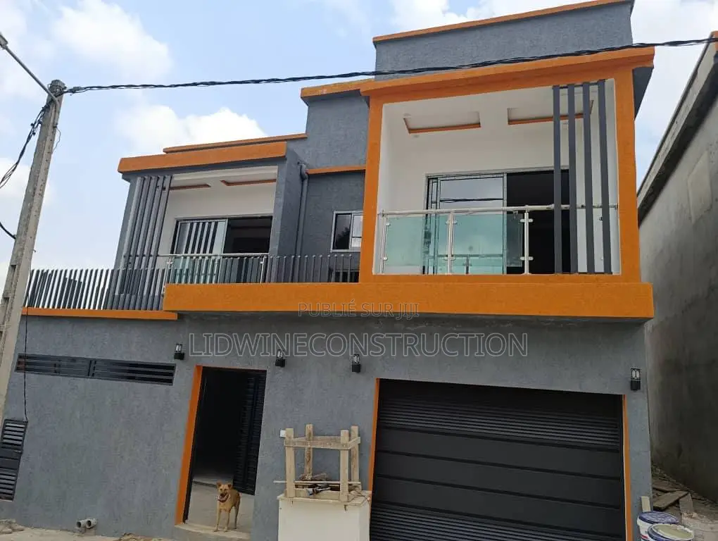 3chbre Villa dans Cocody à Vendre